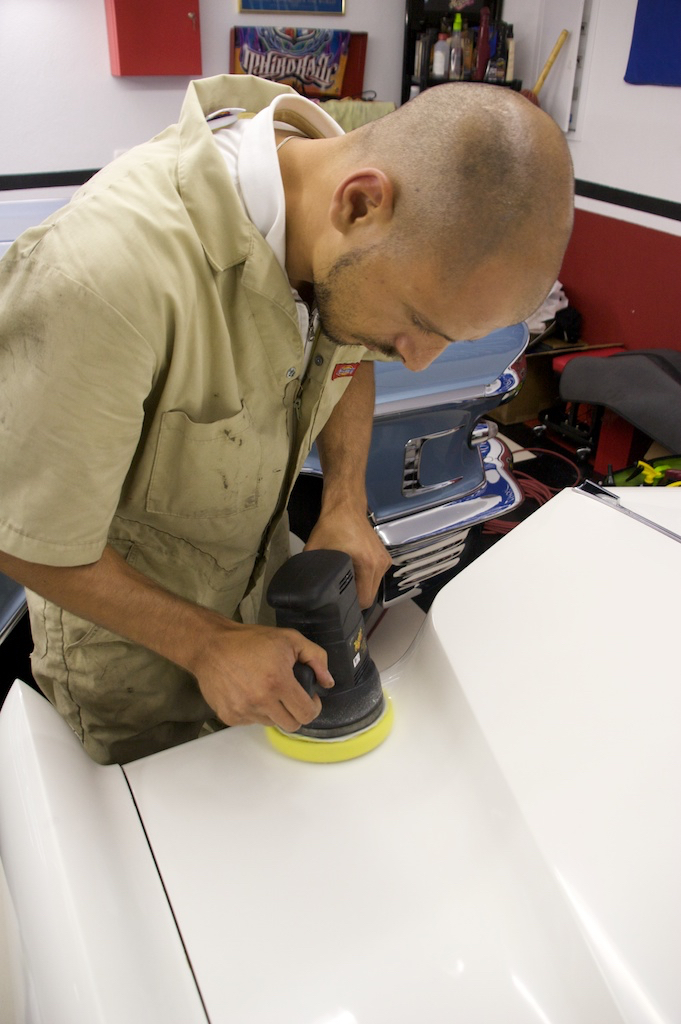 My buddy Tayfun helped me cleaning the car - here he is polishing the hood